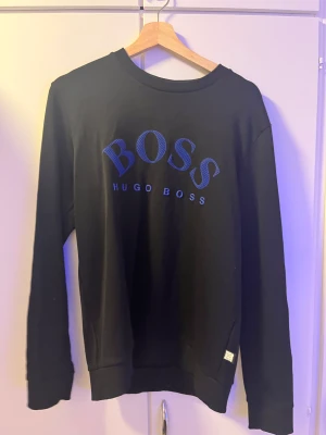 Hugo boss tröja - En fin tröja som inte passar mig längre. Storlek large men passar medium 