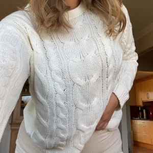 Stickad tröja  - Superfin stickad tröja med samma mönster på baksidan. Använd få gånger 