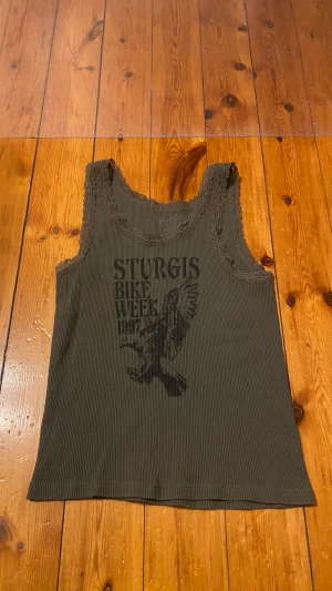 Linne - Linne från Urban outffiters nästan aldrig använt är i bra skick. Tryck inte på köp nu!!!