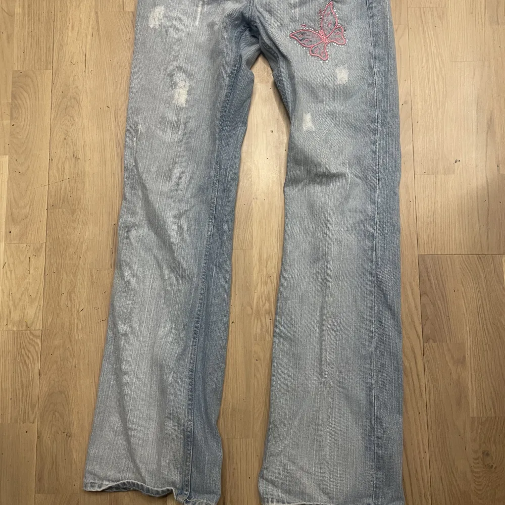 Fina D&G jeans som inte kommer till användning  Midjemått tvärs över 36 innerbenslängd:79 Kom priv för mer frågor ❤️. Jeans & Byxor.