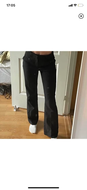 bikbok vilma byxor  - säljer mina byxor då jag växt ut ur dem, super fina knappt kommit t användning  xs/34