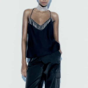 Fest topp - Så fin fest topp från zara! Använd 1 gång, helt slutsåld på hemsidan. Storlek S. 200 kr eller bud💓