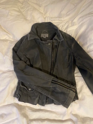 Converse-jacka ❤️‍🔥❤️‍🔥 - Skitsnygg jacka från converse som tyvärr inte passar längre. Strl S ❤️‍🔥