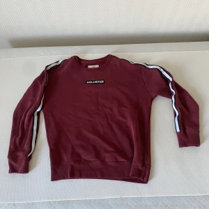 Tjocktröja Hollister - Fin hollister sweatshirt, blivit för liten!