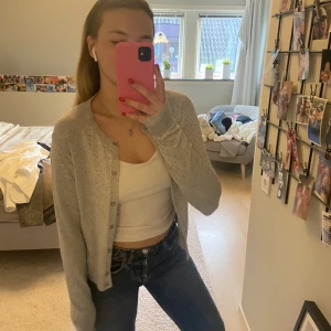 Går kofta - Supermjuk och snygg kofta från hm som passar till mycket. Storlek M sitter bra på mig som brukar ha S