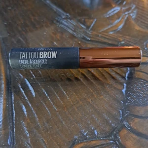 Tattoo Brow🌞 - Här har jag en Long lasting Tattoo Brow,extra lång hållbarhet på ögonbrynen. Köpt på Maybelline 🌞 aldrig ens öppnad🌞 Pris 25 kr plus frakt 🌞 Swish finns 🌞 Vid frågor kontakta mig 😌👍Anki