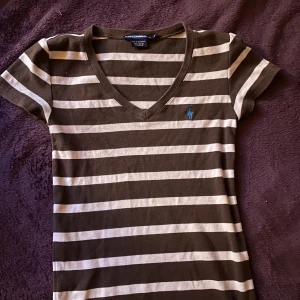 Raph Lauren t-shirt - Knappt använd 