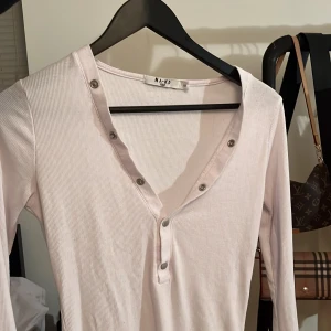 Ribbad tröja - Långärmad ribbad tröja från nakd💓