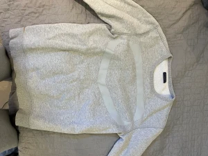 Crocker Sthlm tröja grå - Varm o skön tröja