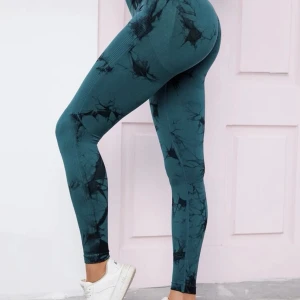 Tiktok tights - Tights från shein. Kända på TikTok. Är ändats använda två gånger. Tightsen framhäver former extremt bra och sitter snyggt!