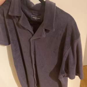 Frotté skjorta från Dressmann, Perfekta till sommarn, pris kan diskuteras vid snabb affär 