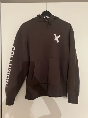Collusion hoodie - Hoodie från collusion i grå! Använd fåtal gånger!