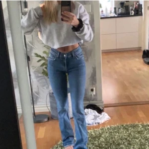 Ginatricot jeans - Gina jeans som jag köpte för någon månad sen och har inte använts sedan dess. De är lågmidjade o bootcut modell❤️