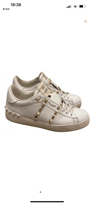 Valentino  - Valentino skor som är köpta ifrån Vestiaire Collections, serienummer och orderbekräftese finns! 