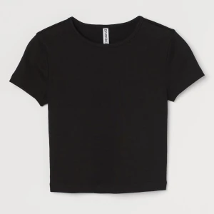 T-shirt - använd fåtal gånger, Orginal pris 99 men säljer för 50🤍