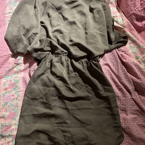 Brun klänning - Brun klänning. Pris + frakt