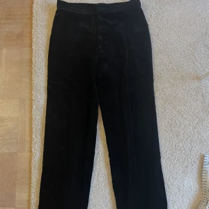 Danska raka sammetsbyxor - Snygga raka sammetsbyxor dansk design!!! 