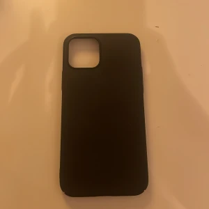 Svart skal iphone 12 - Fint svart skal till iphone 12🖤