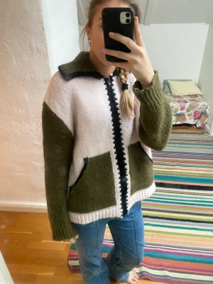 Kofta zara - Säljer min super mysiga kofta från zara 