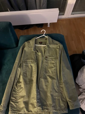 Lee jacka  - Säljer min lee jacka storlek m