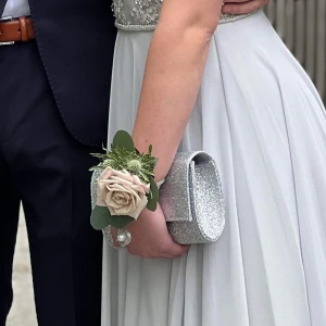 Kuvertväska  - Kuvärtväska, endast använd en gång och är mycket fint skick. 250kr 