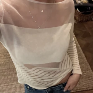 Fest topp  - Säljer min topp som passar perfekt för lite festligare tillfällen! 