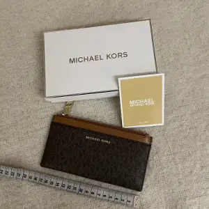 superfin Michael Kors plånbok 