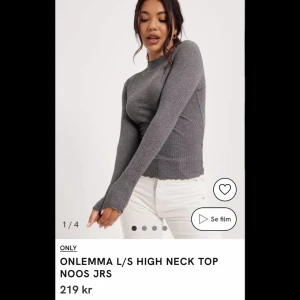 Grå långärmad top - Toppen är i storlek M men passar även jätte bra som S. Helt ny ifrån Nelly, ej använd endast testad!