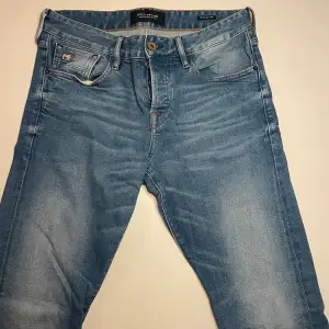 Blåa Jeans. Märke Scotch & Soda. Storlek W29 L32