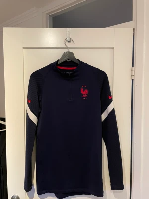Frankrike landslag tröningströja  -  Är i bra skick   Pris kan diskuteras  