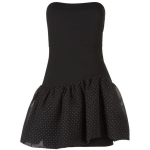 Maje klänning - Säljer min majeklänning som jag köpte här på Plick i storlek 3 vilket motsvarar S, väldigt stretching och skön material ❤️ använt den endast en gång, i väldigt fin skick!   Köparen står för frakten! Skriv privat om du vill ha fler bilder eller funderingar🎀