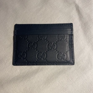 Gucci korthållare  - Bara legat på hyllan aldrig använd Skick helt ny 10/10