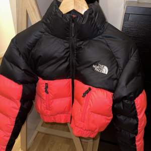 Säljer min The North Face jacka i storleken S  Som kostar 2400kr säljer för 1690kr/frakten ingår i pris! 😘💕 använd 4 gånger ser ut som nya!!! Kan möta upp i Skövde. 