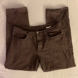 Loosefit jeans - Använd fåtal gånger och är nästan i nyskick. Märke är Vailent och köpt på Carlings