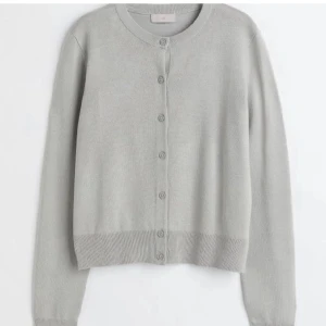 Kofta - Snygg och trendig stickad kofta från h&m 💞💞möt endast upp