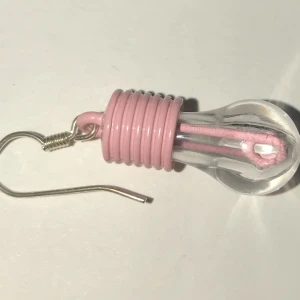 Söta små glödlampa örhängen - Ett par söta små örhängen införskaffade på Gina för ett par år sedan Säljer för har inga hål i öronen  MÖTAS UPP ÄNDAST, kontakta mig vid frågor eller köp :)