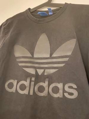 T-shirt från Adidas. Använd ett fåtal gånger.