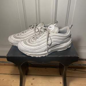 Size 42.5 Knappt använda Lite smutsiga men gör rent dem om det önskas.