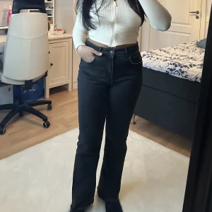 Ginatricot jeans  - Säljer mina jeans från ginatricot då dem har blivit för stora för mig, ”ylva jeans”. 💕