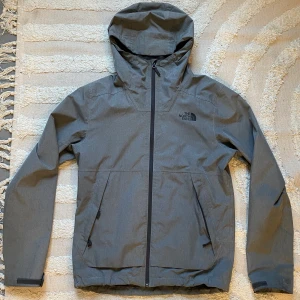 The north face jacka - Ljusgrå skaljacka från the north face. Storlek S. 