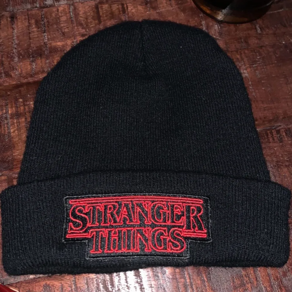 Säljer min stranger things mössa som är i nästan nytt skick!<3 Skriv i dm ifall du har några frågor💕. Muu.