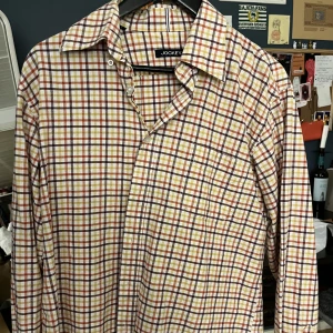 Rutig skjorta - Skjorta, strl L!!!! Oversized på mig som är S