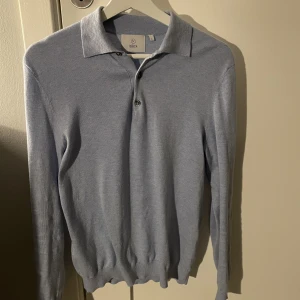 Tröja - Blå tröja från Bläck i storlek S. Säljer för 150kr + frakt