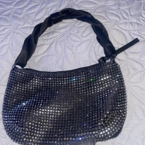 Väska  - Glittrig väska 
