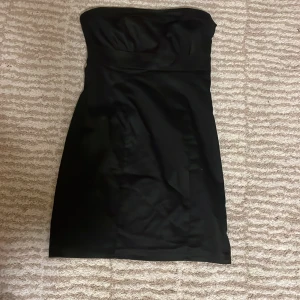 Kort tubklänning  - Kan skicka bilder på om önskas, tight och sitter snyggt! 