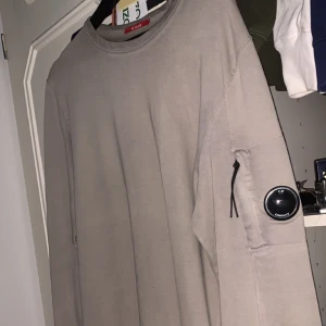 C.p tröja - C.P company tröja från deras re-colored collektion. I bra skick. 8/10