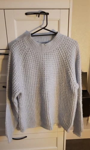 Stickad tröja - Lite använd, inga fläckar eller andra defekter