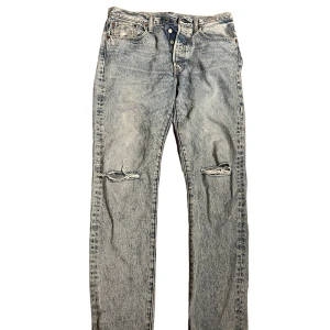 Levis Jeans - Skick 8/10 Storlek 32 x 34 Bud från 200: