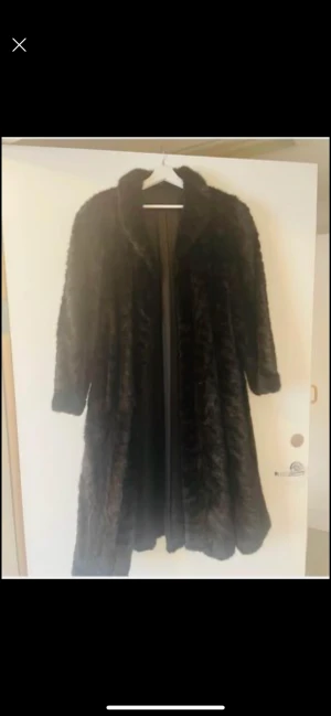 Pälskappa från Falkenberg  - Jätte fin pälskappa använd fåtal gånger 