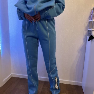 Tracksuit - Helt ny tracksuit från Pretty Little Thing med prislappen på.